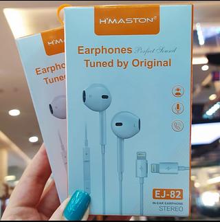 Fone para IOS com entrada para carregamento